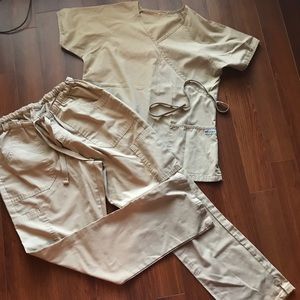 UA Women’s scrub outfit.